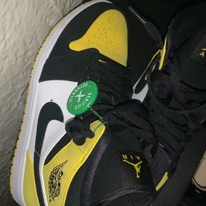 Air Jordan 1 MID SE